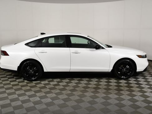 Certified 2025 Honda Accord SE image 5