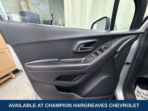 Certified 2022 Chevrolet Trax LT w/ LT Convenience Package image 30