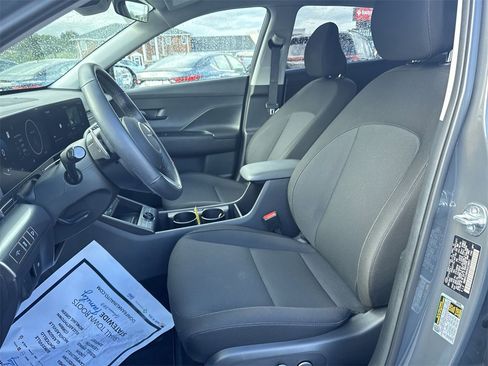 Used 2025 Hyundai Kona SEL image 17