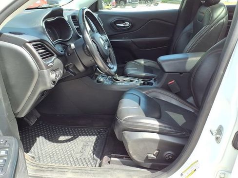Used 2019 Jeep Cherokee Trailhawk w/ Comfort & Convenience Group AWD/4WD image 9
