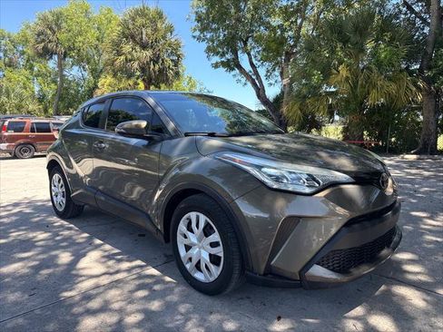 Used 2021 Toyota C-HR LE FWD image 4