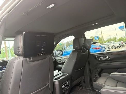 Used 2023 Chevrolet Suburban High Country RWD image 9