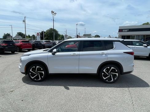Used 2023 Mitsubishi Outlander SE AWD/4WD image 9