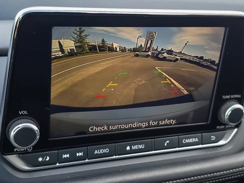 Used 2025 Nissan Rogue SV FWD image 15