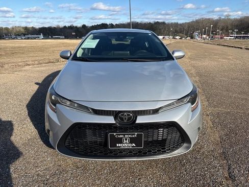 Used 2021 Toyota Corolla LE image 6