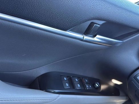 Used 2019 Toyota Camry XLE image 22