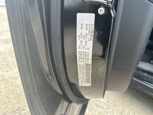 Used 2018 Chrysler Pacifica Limited w/ S Appearance Package FWD image 36