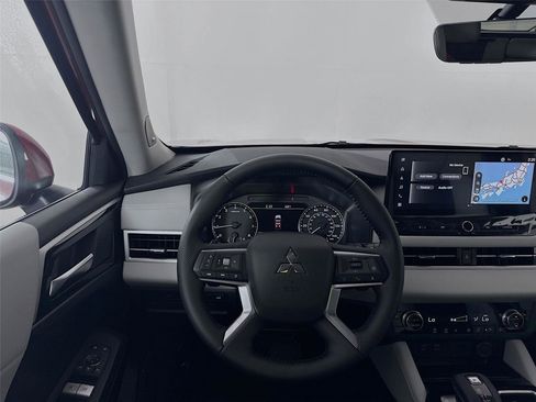 New 2026 Mitsubishi Outlander SE image 19