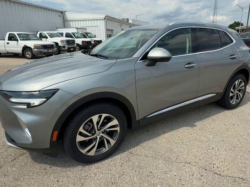 Used 2023 Buick Envision Essence image 4