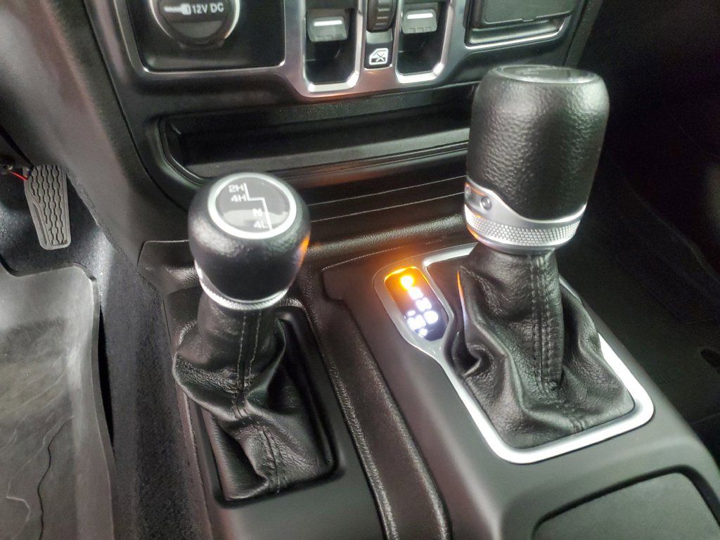 Used 2023 Jeep Gladiator Sport AWD/4WD image 17