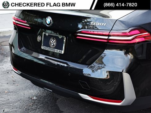 Certified 2025 BMW 530i w/ Premium Package image 9
