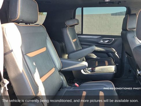 Used 2023 GMC Yukon XL AT4 w/ Technology Package AWD/4WD image 15
