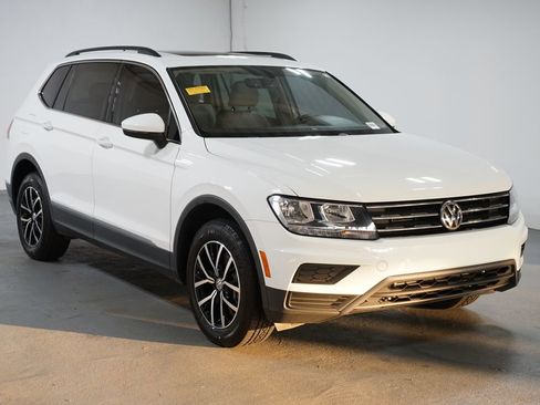 Used 2021 Volkswagen Tiguan SE image 3