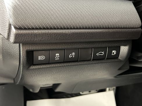 Used 2025 Toyota Camry SE AWD/4WD image 31