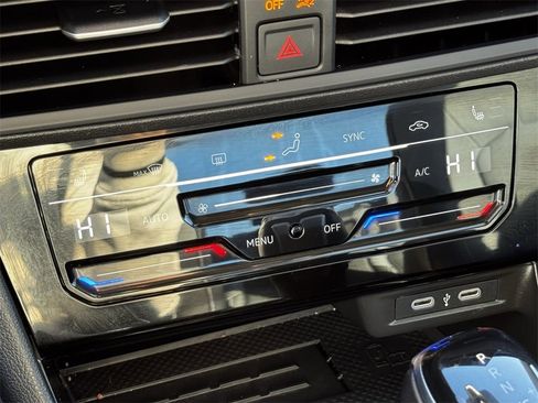 Used 2025 Volkswagen Jetta SE image 20