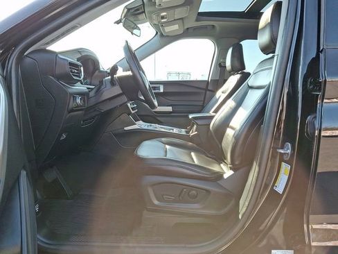 Used 2023 Ford Explorer XLT w/ Equipment Group 202A AWD/4WD image 17