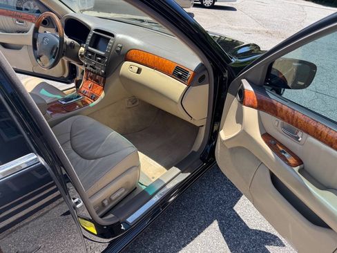 Used 2006 Lexus LS 430 RWD image 16