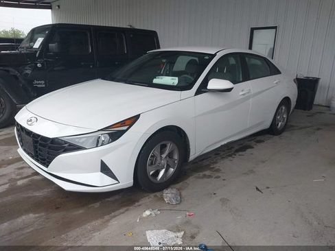 Used 2021 Hyundai Elantra SE FWD image 2