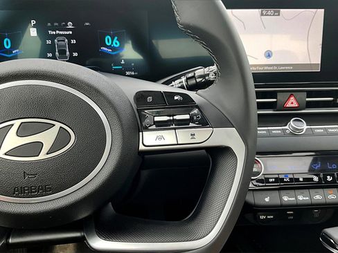 Used 2025 Hyundai Elantra SEL image 19