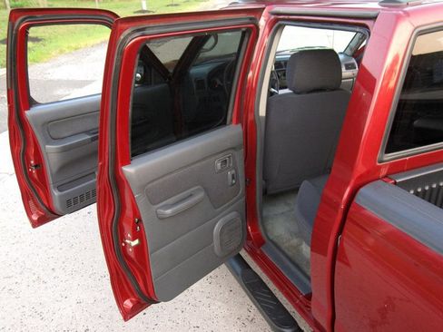 Used 2004 Nissan Frontier XE w/ (PWR) XE Pwr Pkg AWD/4WD image 28