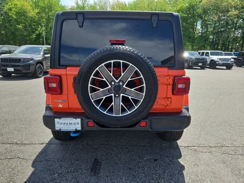 Used 2023 Jeep Wrangler Unlimited Sahara w/ Cold Weather Group AWD/4WD image 5