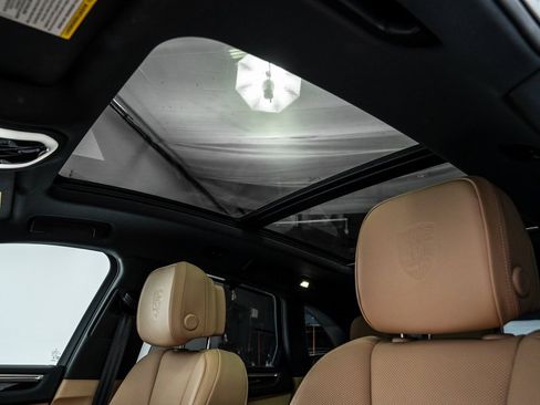 Used 2025 Porsche Macan image 27