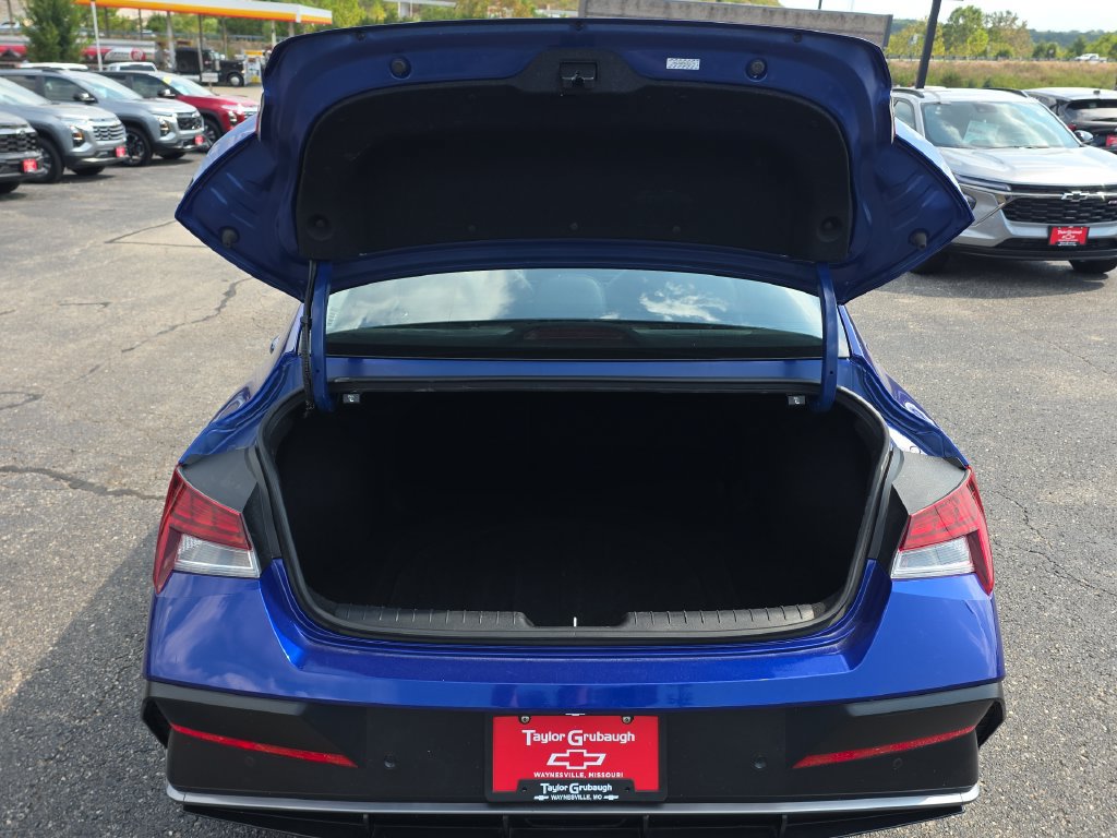 Used 2024 Hyundai Elantra Limited FWD image 32