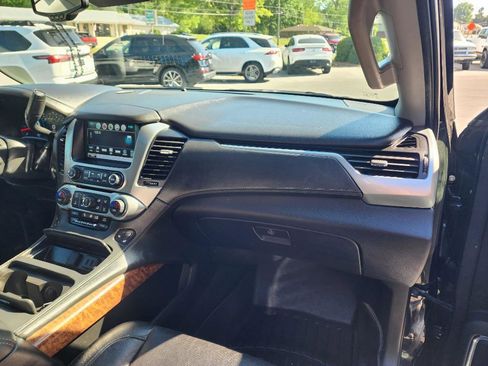 Used 2020 Chevrolet Suburban Premier image 17