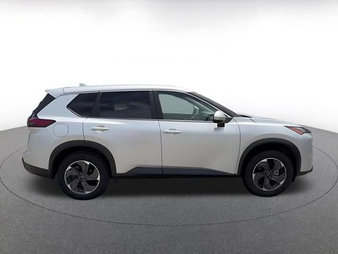 Used 2025 Nissan Rogue SV FWD image 13