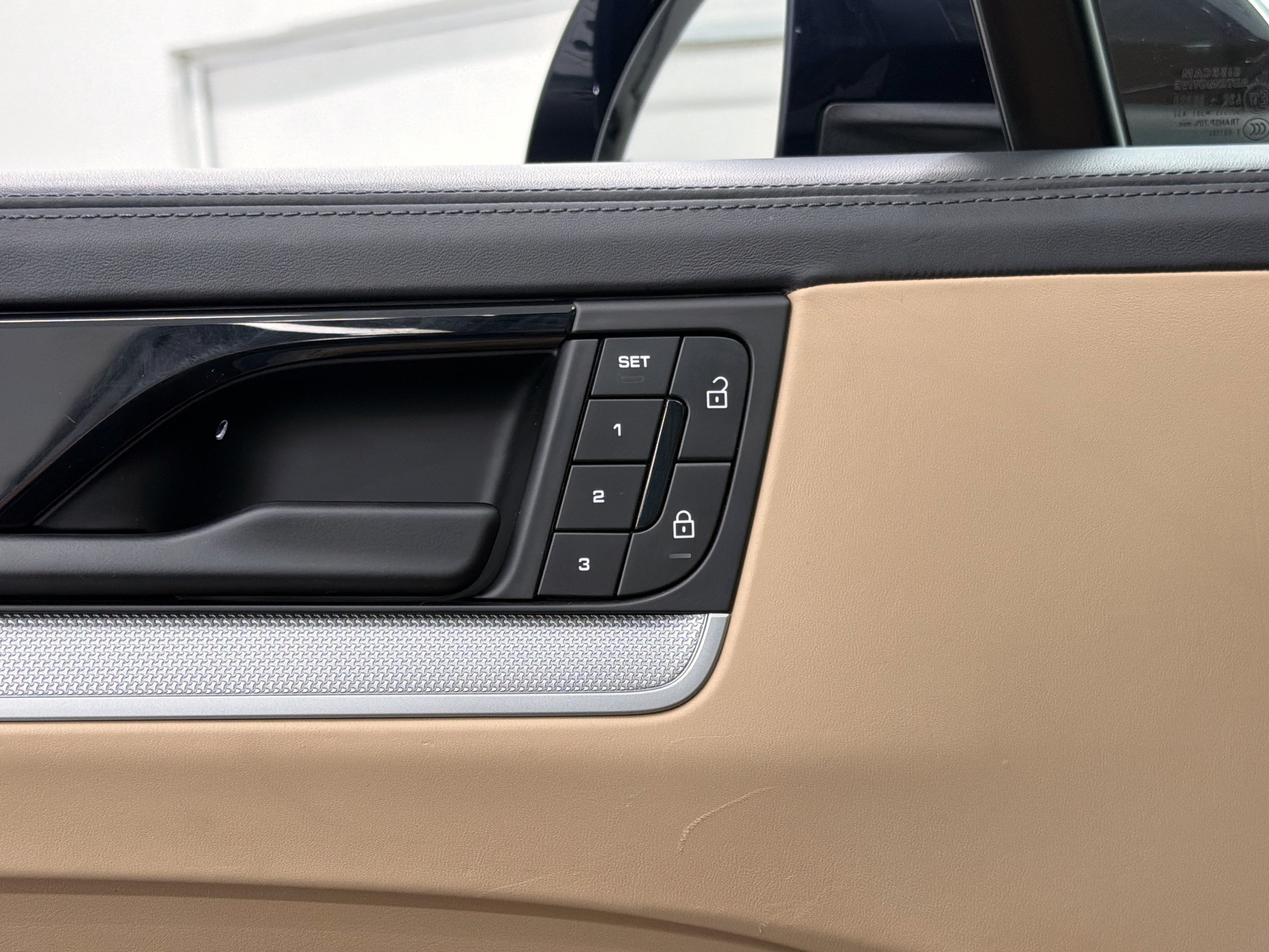 Certified 2024 Porsche Cayenne Coupe AWD/4WD image 28