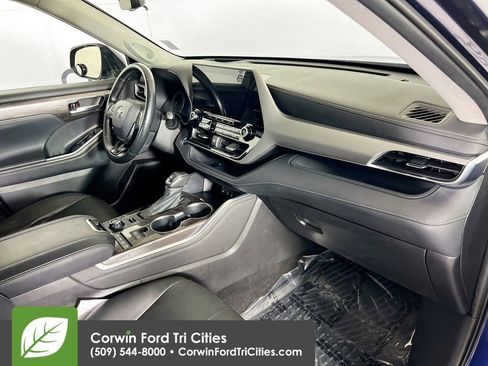 Used 2021 Toyota Highlander Platinum AWD/4WD image 32