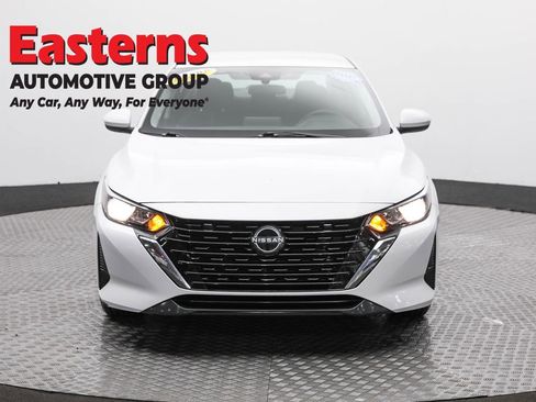 Used 2024 Nissan Sentra SV FWD image 2