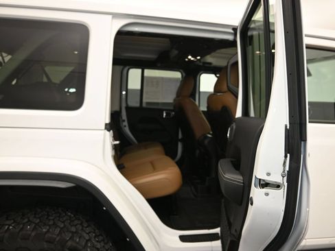 Used 2022 Jeep Wrangler Unlimited Rubicon w/ Xtreme Recon 35" Tire Package AWD/4WD image 25