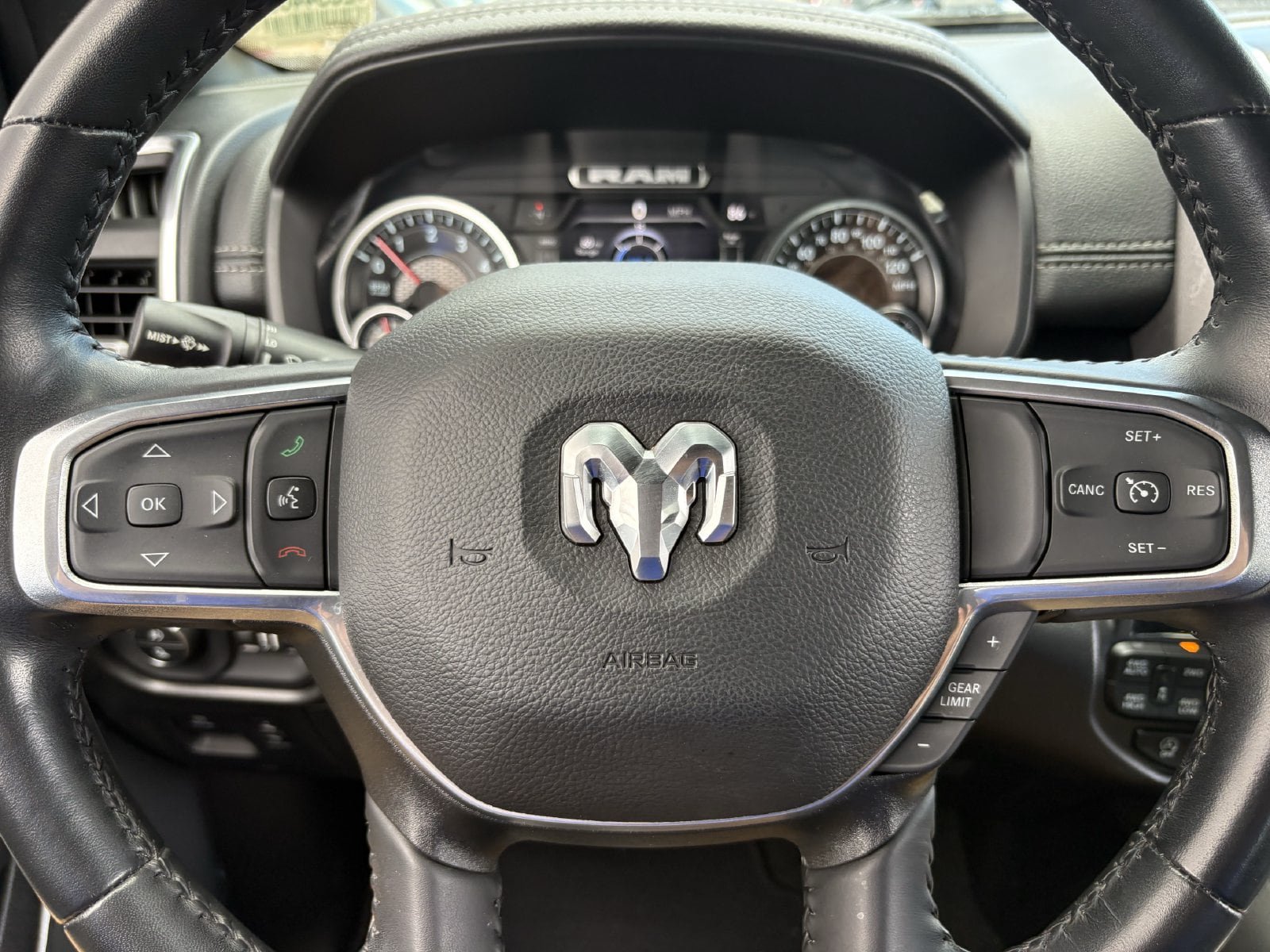 Used 2023 RAM 1500 Laramie AWD/4WD image 36