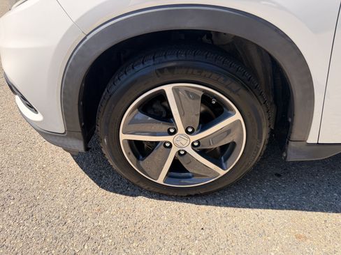 Certified 2022 Honda HR-V EX image 8