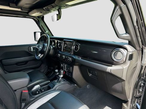 Used 2022 Jeep Wrangler Unlimited Sahara AWD/4WD image 13