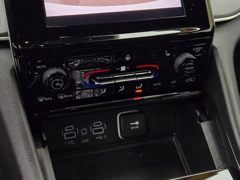 Certified 2024 Jeep Grand Cherokee L Altitude image 29