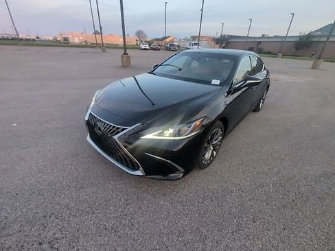 Used 2025 Lexus ES 300h w/ Accessory Package (Z2) image 18