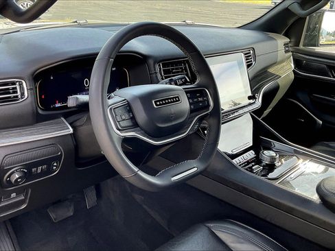 Used 2022 Jeep Wagoneer Series II image 13