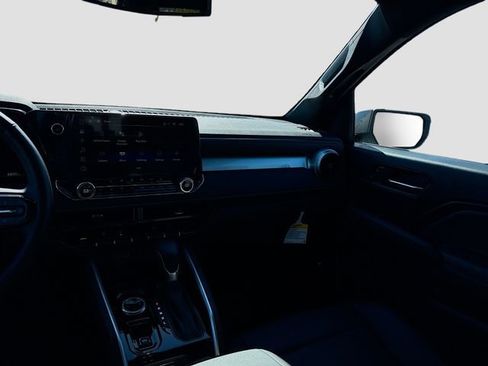 New 2024 Chevrolet Colorado LT w/ LT Convenience Package III image 30