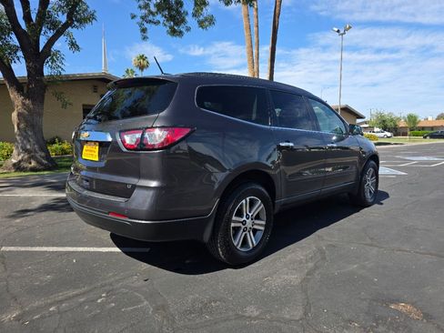 Used 2017 Chevrolet Traverse LT FWD image 7