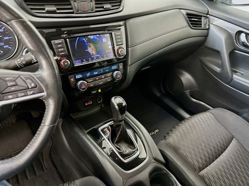 Used 2018 Nissan Rogue SV w/ Premium Package AWD/4WD image 26