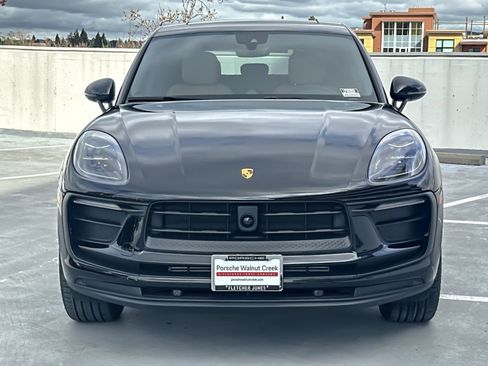 Certified 2025 Porsche Macan image 11