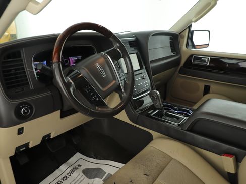 Used 2015 Lincoln Navigator 2WD w/ Equipment Group 101A Reserve image 9
