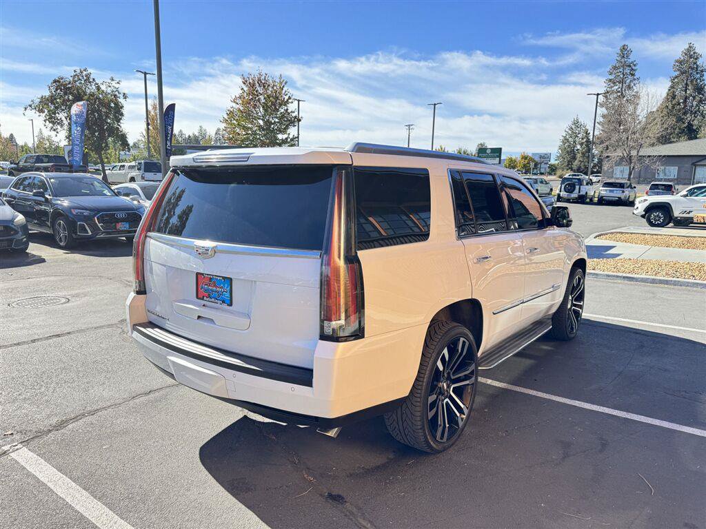 Used 2016 Cadillac Escalade Luxury AWD/4WD image 5