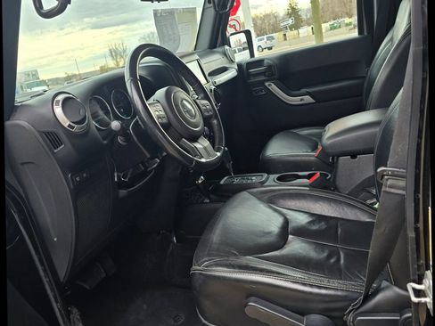 Used 2016 Jeep Wrangler Unlimited Rubicon w/ Connectivity Group image 17