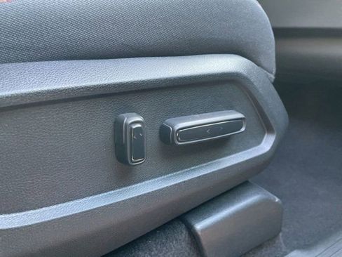 Used 2025 Honda Pilot Sport image 11