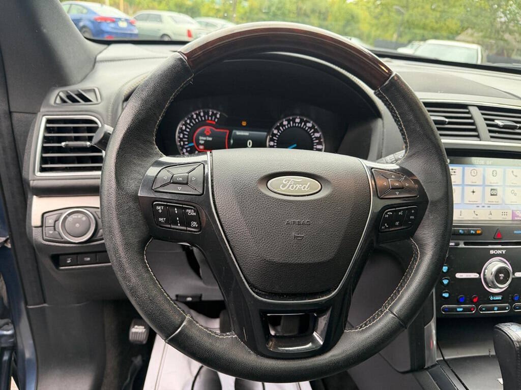 Used 2018 Ford Explorer Platinum AWD/4WD image 15