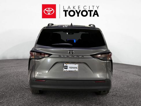 New 2026 Toyota Sienna XLE FWD image 5