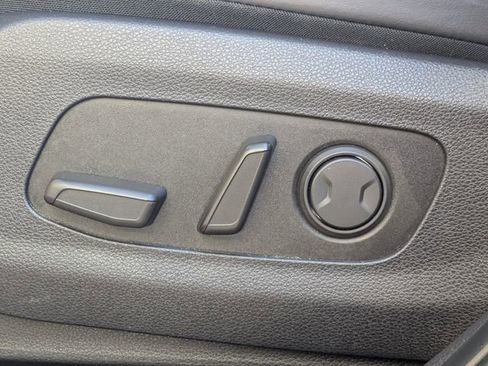 Certified 2024 Kia Carnival LX image 9